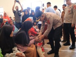 Kapolres Sumedang Gelar Bakti Sosial untuk Lansia, Yatim, Jompo  dan Penyandang Disabilitas di Desa Sirnamulya