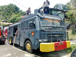 Quick Respon Polri Bantu Padamkan Kebakaran di Kodam Lama Jayapura