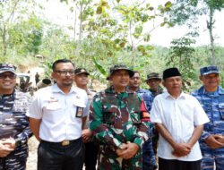 Dandim Pacitan Tinjau Program TMMD Ke-126 Proses Pengerjaan Rabat Jalan dan Rutilahu