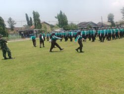 Babinsa Latih PBB Dasar dan Tata Cara Apel kepada Siswa Sekolah