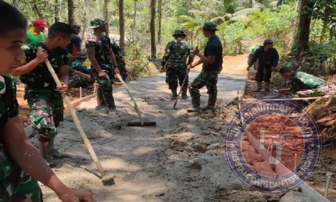 Semangat TNI dan Masyarakat Dalam Satgas TMMD Ke 126 Desa Petungsinarang