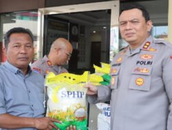 Wujud Kepedulian, Kapolres Pelabuhan Tanjung Priok Salurkan Bansos kepada Buruh TKBM