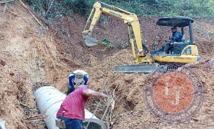 Satgas TMMD Ke-126 Kodim Pacitan Gotong Royong Bersama Warga Pasang Gorong-gorong