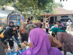 Polsek Sukorejo bagikan Dua Tangki air bersih, Warga Kenduruhan antusias pada Polri