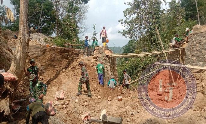 Satgas TMMD 126 Kodim 0801/Pacitan Mulai Pengecoran Pondasi Jembatan