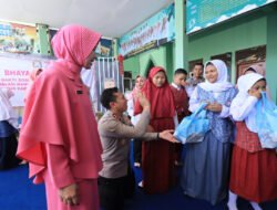 Sambut HKGB ke-73, Bhayangkari Bojonegoro Gelar Bakti Sosial di SLB Putra Harapan