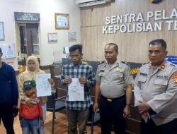 Polisi Bantu Satu Keluarga Terlantar Pulang ke Bandung dari Pelabuhan Tanjung Priok