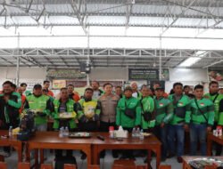 Kapolres Bojonegoro Beri Bantuan Komunitas Ojol Ajak Jaga Kamtibmas