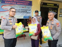 Polres Gresik Hadir untuk Masyarakat, Puluhan Sak Beras Murah Ludes dalam Momen Hari Pangan Sedunia