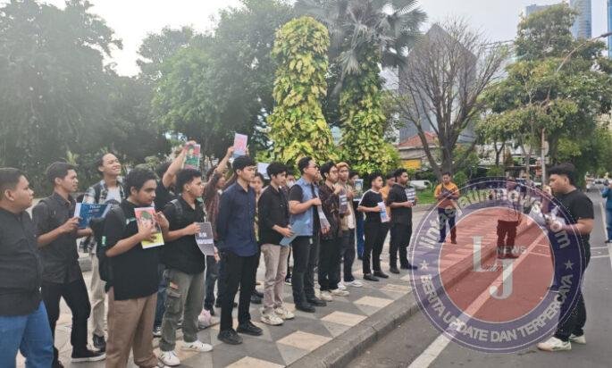 BEM NUS Jatim Demo di Grahadi, Soroti Setahun Pemerintahan Prabowo–Gibran dan Peran Militer di Sipil