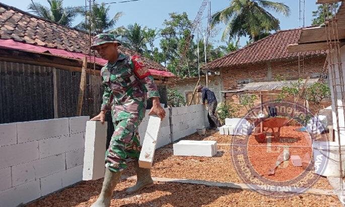 Kebut Rutilahu, Semangat Gotong Royong Satgas TMMD 126 Kodim Pacitan Bersama Warga