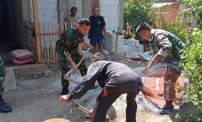 Impian Warga Miliki Rumah Layak Huni, Satgas TMMD 126 Desa Petungsinarang Kerjakan Pengecoran Lantai