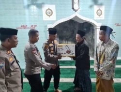 Polsek Kawasan Muara Baru Gelar Jumat Peduli, Bagikan Mesin Vakum Cleaner untuk Mushola Safinatul Jannah