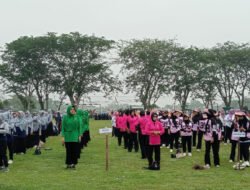 Babinsa Koramil Geneng dan Polsek Geneng Kompak Pengamanan Senam Perwosi