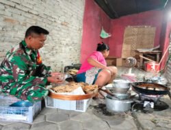 Dorong Tingkatkan Perekonomian Warga, Babinsa Karangjati Pendampingan UMKM Keripik Tempe di Wilayah