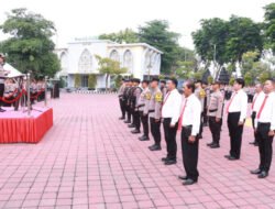 Wujud Apresiasi, Kapolres Gresik Beri Penghargaan kepada 25 Personel dan Warga yang Berdedikasi