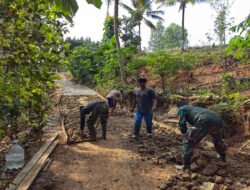 Semangat Tak Pernah Kendor Personel Satgas TMMD 126 Kodim Pacitan