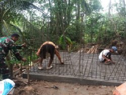 Babinsa dan Petani Trenggalek Bergotong Royong Bangun Irigasi Pompa Penopang Ketahanan Pangan