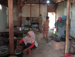 Dapur Warga Menjadi Sasaran Memasak Untuk Anggota Satgas TMMD 126 Kodim Pacitan