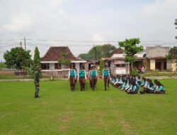 Koramil Miri Ajarkan Tata Upacara Sekolah di SMKN