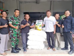 Kawal Penyaluran Benih Padi, Babinsa Kodim Ponorogo Pastikan Bantuan Tepat Sasaran