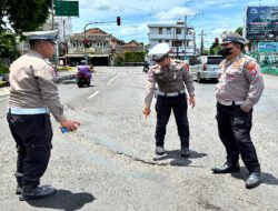 Jalan Rusak Depan Masjid Baiturahman Banyuwangi Nyaris Minta Tumbal