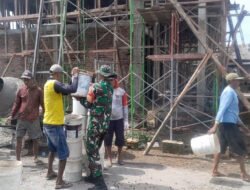 Babinsa Sambirejo Ajak Warga Gotong Royong Bangun TPA