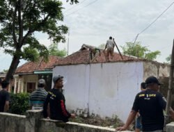 Kapolsek Kejayan Bersama Pemuda Punisher Gelar Bhakti Sosial Renovasi Mushola di Desa Kepuh