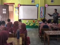 Babinsa Sawahan Tanamkan Nilai Pancasila pada Siswa SDN Pucangrejo