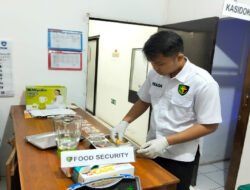 Food Safety : Sidokkes Polres Nganjuk Cek Bahan dan Makanan di SPPG Pace