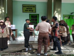Babinsa Kepatihan Wetan Berikan Edukasi Demokrasi Kepada Pelajar Dalam PILKATOS (Pemilihan Ketua OSIS) di SMKN 08/Surakarta
