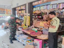 Babinsa Bersama Security Pasar Laksanakan pengecekan Harga Sembako di Pasar Tradisional Nusukan