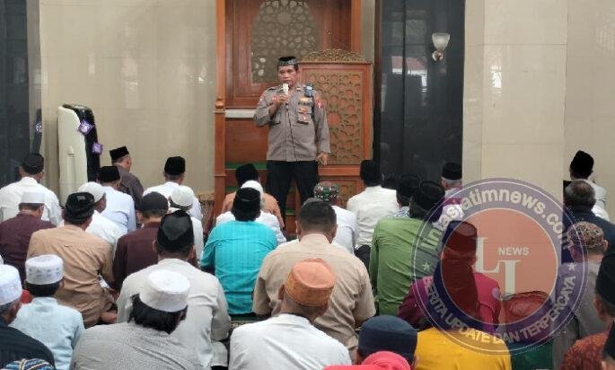 Satbinmas Polres Pasuruan Gelar Safari Salat Jumat, Tegaskan Bahaya Judi Online dan Narkoba