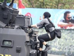 HUT Brimob ke 80 Polwan Polda Jatim Tampilkan Srikandi Challenge Penuh Adrenalin