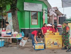 Babinsa Jayengan Sambamgi Pelaku UMKM Pedagang Makanan dan Minuman