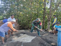 Wujud Nyata Kemanunggalan TNI dan Rakyat, Babinsa Koramil Simo Bantu Warga Bangun Rumah