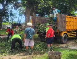 Gerak Cepat DLH dan Koramil Kota Banyuwangi Bersihkan Lokasi Terdampak Bencana di Villa Pakis Residence