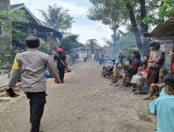 Kapolsek Lumbang Gelar Fogging Digelar di Dusun Sumbersari