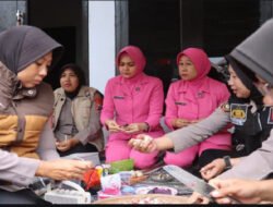 Brimob Polda Jatim Dirikan Dapur Lapangan untuk Warga Terdampak Erupsi Gunung Semeru