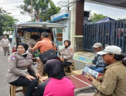 Ditlantas Polda Jatim Ngopi Bareng Warga Sosialisasi Tertib Lalin di Operasi Zebra Semeru
