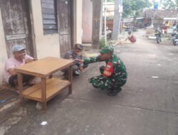 Implementasikan Bintahwil Dengan Pelaku UMKM, Babinsa Joyotakan Motivasi Pelaku Usaha Mebel