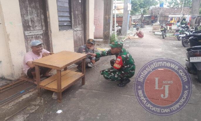 Implementasikan Bintahwil Dengan Pelaku UMKM, Babinsa Joyotakan Motivasi Pelaku Usaha Mebel