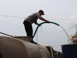 Polres Sumenep Salurkan Bantuan Air Bersih untuk Warga Desa Pinggirpapas