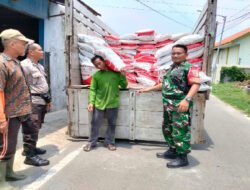 Babinsa Manguharjo Monitoring Penyaluran Pupuk untuk Dukung Ketahanan Pangan