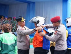 Polri Perkuat Kemitraan dengan Ojek Online: Polda Lampung Gelar Bakti Sosial dan kesehatan pada Apel Ojol Kamtibmas Nasional 2025