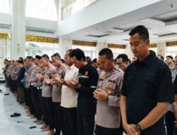 Polresta Sidoarjo Gelar Sholat Ghaib dan Doa Bersama untuk Korban Bencana Aceh Sumatera