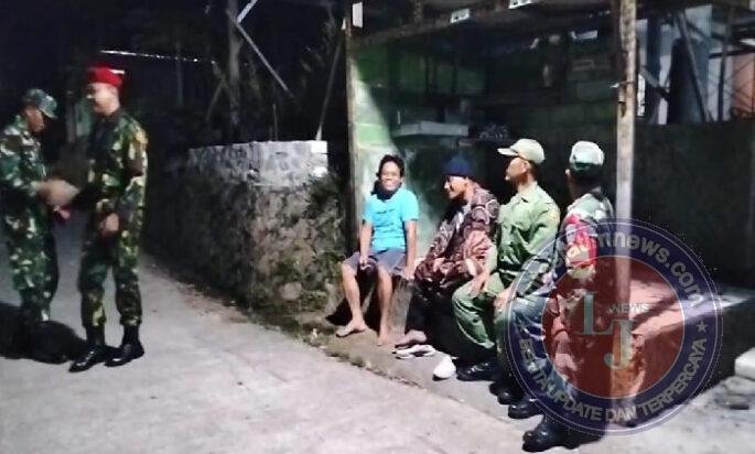 Patroli Siskamling di Bade, Babinsa dan Warga Bersinergi Jaga Kamtibmas Malam Hari