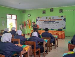 Babinsa Banjarsari Tanamkan Jiwa Kepemimpinan bagi Pelajar SMPN 1 Nglames