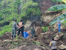 Kolaborasi 3 Pilar Sigap Atasi Bencana Longsor yang Menutup Akses Jalan Dusun di Wilayah Tegalombo