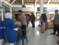 Babinsa Kedungbanteng Dukung Suksesnya Imunisasi untuk Kesehatan Masyarakat